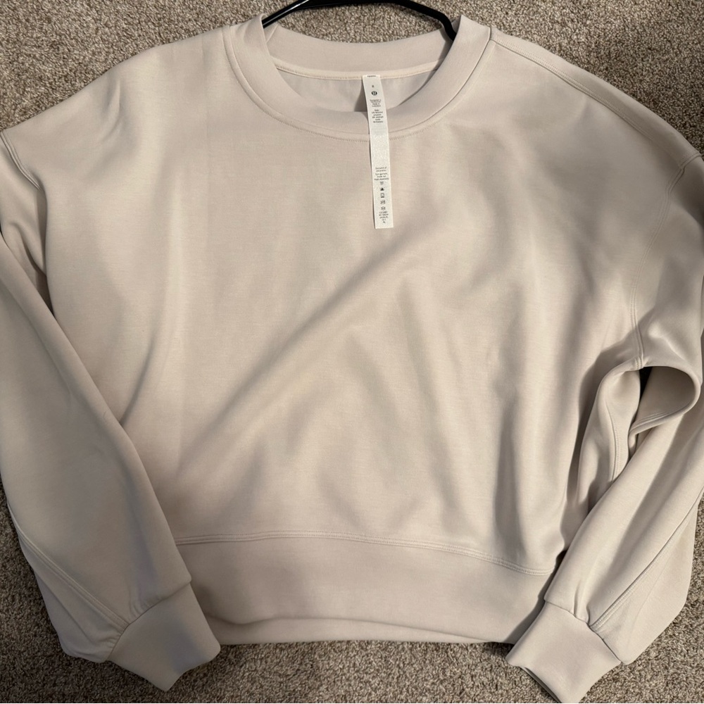 NWOT lululemon softstreme perfectly oversized sweatshirt
Size 8